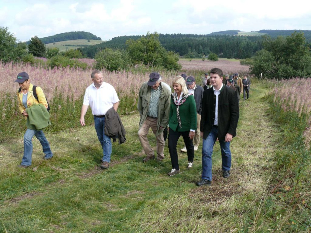 Umweltministerin Ulrike Scharf bei der Rhön-Exkursion © Wildland-Stiftung Bayern