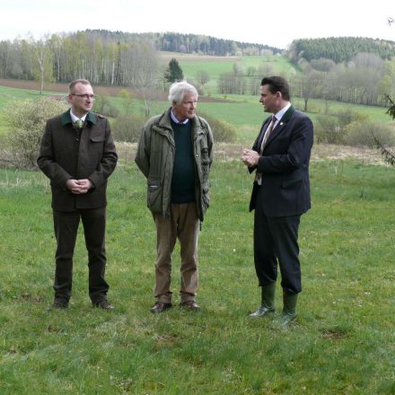 Pressetermin mit BJV-Kreisgruppen-Vorsitzendem Alexander Flierl, MdL, Stiftungsratsvorsitzender Prof. Dr. Jürgen Vocke und Landrat Thomas Ebeling