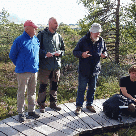 Prof. Succow (2.v.re) mit Landrat T. Habermann (li) und Gebietsbetreuer T. Kirchner(2.v.li) ©T. Keller