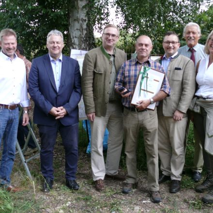 Verleihung der Medaille Naturerbe Bayern in Bronze an Peter Fröhlich (M.)©Wildland-Stiftung Bayern