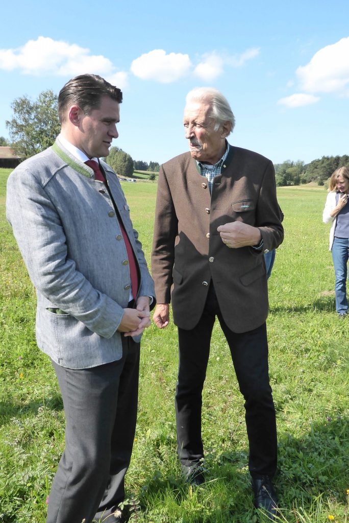 Landrat Thomas Ebeling im Gespräch mit Vorstandsvorsitzendem Dr. Wolfgang Schiefer von der Wildland-Stiftung Bayern©Wildland-Stiftung Bayern